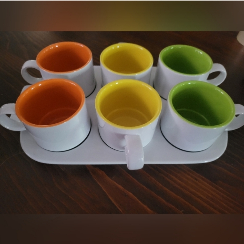 Crate&Barrel "Pick Me Up" Coffee/tea Mugs With A Nesting Tray